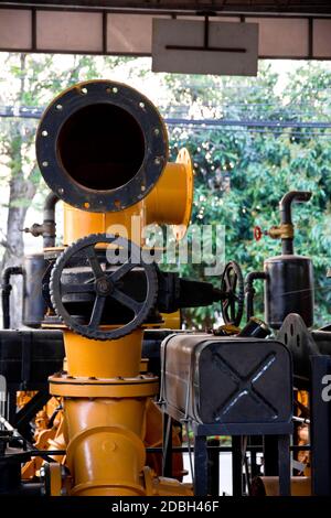 motore della macchina vintage tono giallo Foto Stock