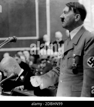Adolf Hitler parla nel Reichstag. Foto Stock
