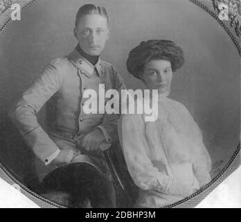 Principe della Corona Guglielmo di Prussia e Principessa della Corona Cecilie di Meclemburgo nel 1910. Foto dei fotografi della corte reale Selle e Kuntze di Potsdam. Foto Stock