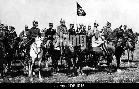 L'imperatore Guglielmo II con il suo personale generale in manovra. A sinistra dell'Imperatore, il generale Scholl, a destra Capo di Stato maggiore von Moltke. Foto Stock