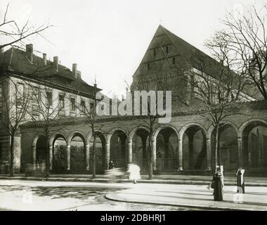 La foto mostra la chiesa del monastero francescano e l'adiacente monastero dei Frati grigi a Berlino-Mitte nel 1933. Foto Stock