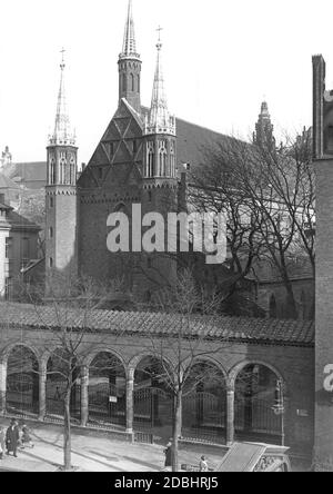 La fotografia mostra la chiesa del monastero francescano nella Klosterstrasse di Berlino-Mitte nel 1927. Foto Stock