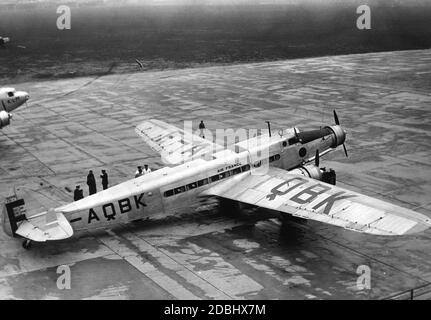 Il modello D.328 a tre motore, con 18 posti a sedere, del costruttore francese Dewoitine, vola per Air France sulla rotta Parigi-Berlino. Foto Stock