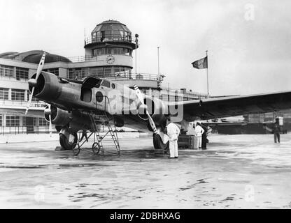 Il modello D.328 a tre motore, con 18 posti a sedere, del costruttore francese Dewoitine, vola per Air France sulla rotta Parigi-Berlino. Foto Stock