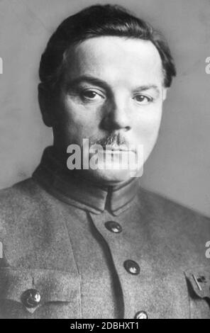 Kliment Voroshilov, uno dei pochi confidenti di Stalin, che lo accompagnò fin dalla guerra civile e sopravvisse alle sue purghe e al dittatore stesso. Voroshilov ha ricoperto vari alti uffici nell'Unione Sovietica. Tra le altre cose, fu Commissario popolare per la Difesa e Presidente del Presidio del Soviet Supremo, e quindi capo di Stato del paese. Foto Stock