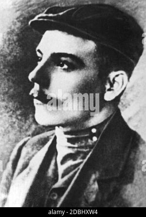 Voroshilov era un lavoratore di metallo prima della sua carriera di partito. Kliment Voroshilov era uno dei pochi confidenti di Stalin, che lo accompagnò fin dalla guerra civile e sopravvisse alle sue purghe e al dittatore stesso. Voroshilov ha ricoperto vari alti uffici nell'Unione Sovietica. Tra le altre cose, fu Commissario popolare per la Difesa e Presidente del Presidio del Soviet Supremo, e quindi capo di Stato del paese. Foto Stock