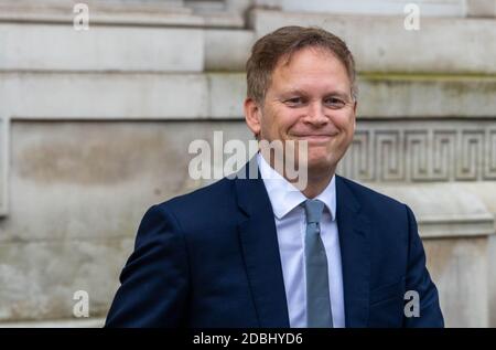 Londra, Regno Unito. 17 Nov 2020. Grant Shapps Segretario di Stato per i Trasporti dal 2019 lascia l'Ufficio di gabinetto a Whitehall. Shapps ha anche la responsabilità di Cabinet per il Northern Powerhouse. Membro del Partito conservatore, è stato membro del Parlamento (parlamentare) per Welwyn Hatfield dalle elezioni generali del 2005. Credit: Ian Davidson/Alamy Live News Foto Stock