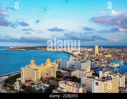 Vista su Vedado verso Hotel Nacional e El Malecon, l'Avana, la Provincia di la Habana, Cuba, Indie Occidentali, America Centrale Foto Stock