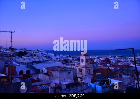 Veduta dello skyline di Tangeri e tetti, Marocco Foto Stock