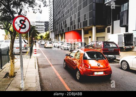 Cape Town, Sud Africa, 9 febbraio 2018A strada laterale vicino alla stazione ferroviaria di Città del Capo, Sud Africa Foto Stock