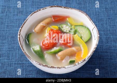 Zuppa di salsiccia e verdure, Pot-au-feu (stile giapponese) Foto Stock