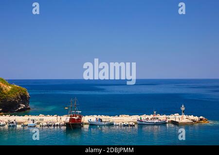 BALI, L'ISOLA CRETE, GRECIA - 5 GIUGNO 2019: La splendida vista sul mare del porto di Bali. Foto Stock