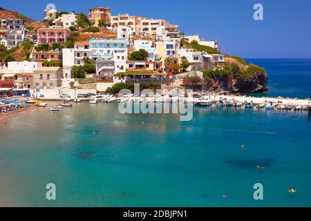 BALI, L'ISOLA CRETE, GRECIA - 5 GIUGNO 2019: La splendida vista sul mare del porto di Bali. Foto Stock