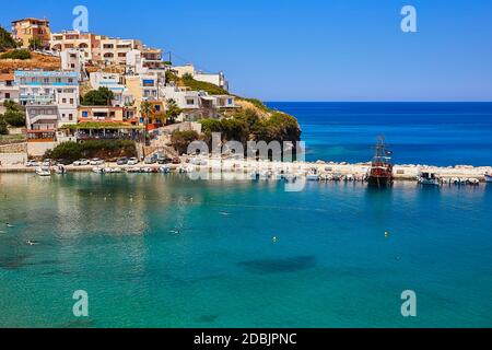 BALI, L'ISOLA CRETE, GRECIA - 7 GIUGNO 2019: La splendida vista sul mare del porto di Bali. Foto Stock