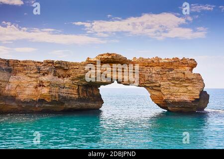 L'ISOLA di CRETA, GRECIA - 30 MAGGIO 2019: Vista mare vicino alla costa dell'isola di Creta. Foto Stock
