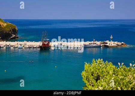 BALI, L'ISOLA CRETE, GRECIA - 5 GIUGNO 2019: La splendida vista sul mare del porto di Bali. Foto Stock