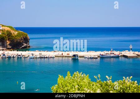 BALI, L'ISOLA CRETE, GRECIA - 8 GIUGNO 2019: La splendida vista sul mare del porto di Bali. Foto Stock