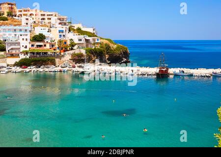 BALI, L'ISOLA CRETE, GRECIA - 5 GIUGNO 2019: La splendida vista sul mare del porto di Bali. Foto Stock