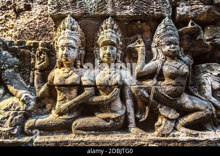 Scultura sulla parete Terrazza del tempio degli Elefanti è Khmer antico tempio nel complesso Angkor Wat a Siem Reap, Cambogia Foto Stock