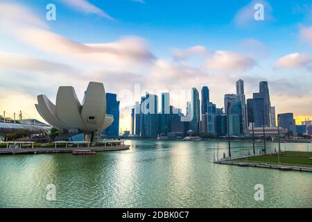 SINGAPORE - 23 GIUGNO 2018: Museo d'Arte e Scienza a Singapore nel giorno d'estate Foto Stock