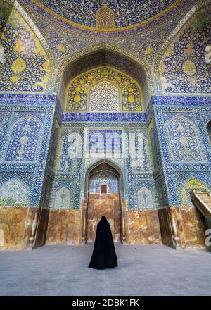 La moschea di Shah, conosciuta anche come la moschea di Imam, è una moschea situata a Isfahan, Iran. Si trova sul lato sud di Piazza Naghsh-e Jahan. Foto Stock