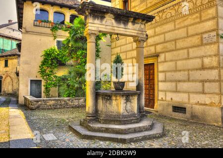 Pozzo d'acqua sull'Isola di San Giulio sul Lago d'Orta in Piemonte. Foto Stock