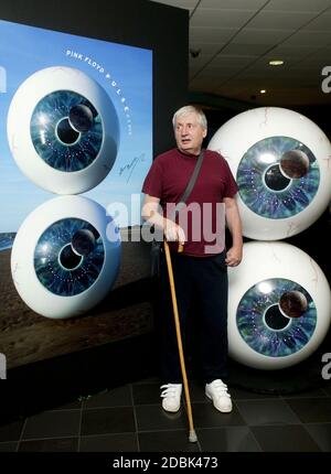 Pink Floyd al lancio del loro Pulse DVD al Warner West End, Londra 3 luglio 2006: Storm Thorgeson che ha progettato la maggior parte delle copertine degli album Pink Floyd Foto Stock