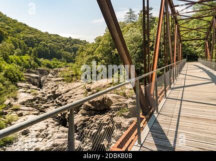 Ponte della Vallemaggia, la più lunga valle alpina del Canton Ticino in Svizzera Foto Stock