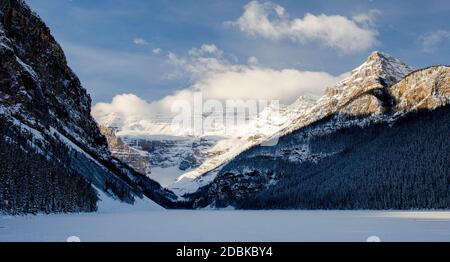 Lago Louise in inverno, BanffÃ‚Â National Park, Alberta, Canada Foto Stock