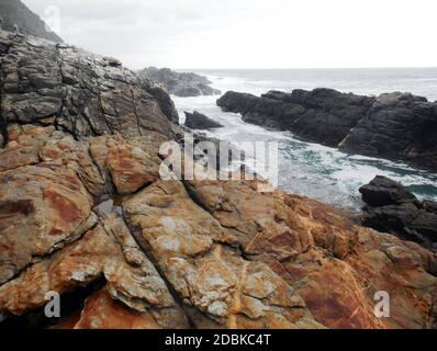 Otter Trail, fai un'escursione lungo la costa sud-orientale del Sud Africa attraverso il Parco Nazionale di Tsitsikamma Foto Stock