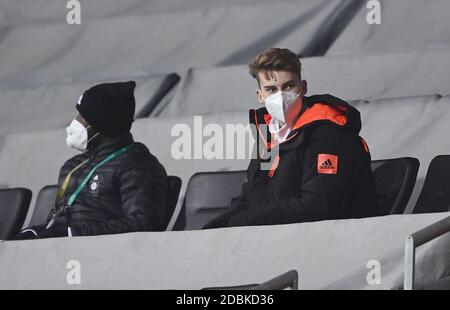 Braunschweig, Germania. 17 Nov 2020. Negli stand: Dominik Kother (KSC). GES/Football/Campionato europeo qualificazione: Germania U21 - Galles U21, 11/17/2020 Calcio: Euro Qualifier Under 21: Germania vs Galles, Braunschweig, 17 novembre 2020 | Usage worldwide Credit: dpa/Alamy Live News Foto Stock