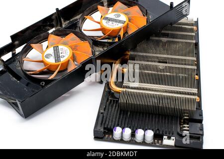 Pyatigorsk, Russia. 12/16/2011 scheda grafica NVIDIA GeForce GTX 465 isolata su sfondo bianco Foto Stock