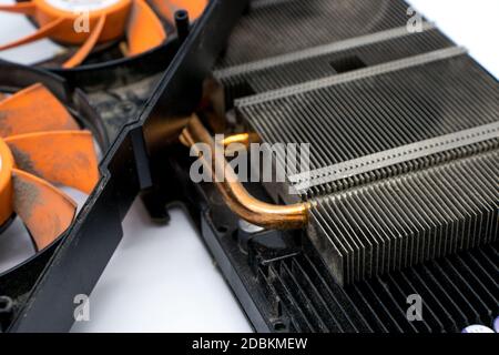 Scheda video smontata isolata su sfondo bianco Foto Stock