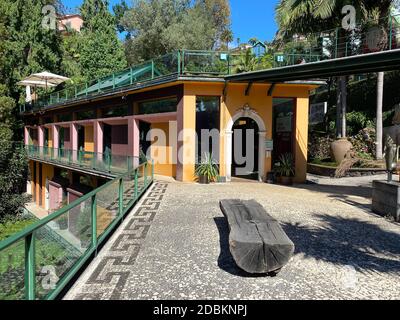 Centro visitatori e galleria d'arte nel Giardino tropicale di Monte Palace, Madeira. Foto Stock