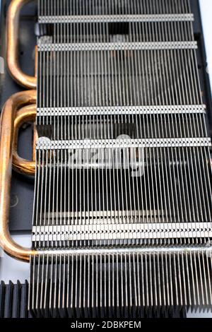 Scheda video smontata isolata su sfondo bianco Foto Stock