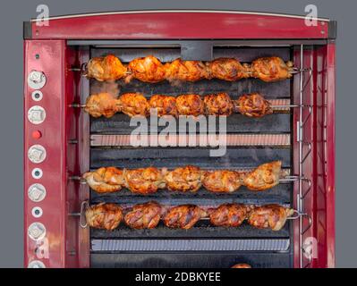 apparecchio con molti polli spit-roasting Foto Stock