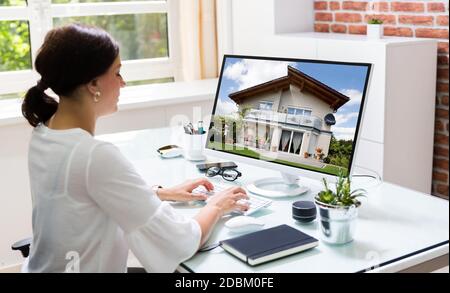 Cercando proprietà immobiliari in linea. Foto di casa Foto Stock