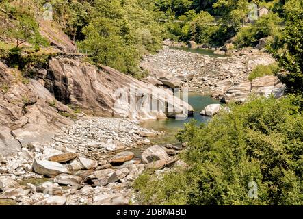 Paesaggio della Vallemaggia, la valle alpina più lunga del Canton Ticino in Svizzera Vallemaggia, la valle alpina più lunga del Canton Tic Foto Stock