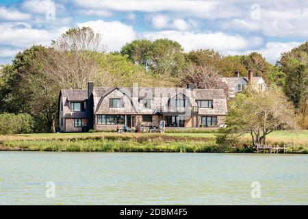 Grande tenuta privata sul lago Agawam a Southampton, NY Foto Stock