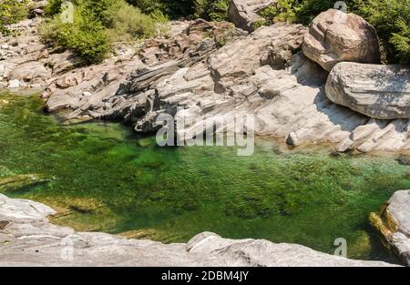 Lago di Vallemaggia con acque di colore turchese, la più lunga valle alpina del Canton Ticino in Svizzera Foto Stock