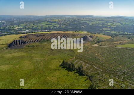 Piramidi di Llanbradach vicino a Caerphilly nelle valli del Galles del Sud Foto Stock