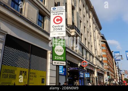 Cartello Congestion Charge e Ultra Low Emission zone su Oxford Street, Londra Inghilterra Regno Unito Foto Stock