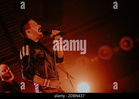 Copenaghen, Danimarca. 12 novembre 2020. L'acclamato gruppo tributo Queen Machine danese suona un concerto dal vivo all'Amager Bio di Copenhagen. (Foto: Gonzales Photo - Nikolaj Bransholm). Foto Stock