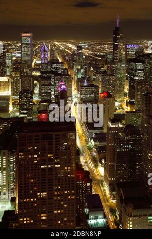 HKHX86 scena atmosferica di Chicago di notte che mostra Michigan Avenue e in centro Foto Stock