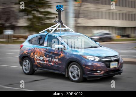 Auto Google Street view con una fotocamera 360 collegata alla parte superiore a Kingston, Ontario, martedì 17 novembre 2020. Foto Stock