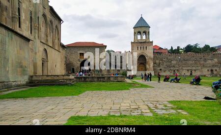 MTSKHETA, GEORGIA-Ottobre 5.2014:complesso Svetitskhoveli a Mtskheta.Mtskheta è la capitale storica della Georgia Foto Stock