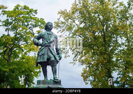 Pietro il grande monumento nel parco a kronstadt san pietroburgo. Visita turistica storica di peter First Foto Stock