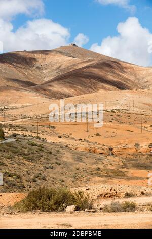 Paesaggio di campi e montagne vicino Antigua villaggio, Fuerteventura, Isole Canarie, Spagna Foto Stock