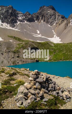 Il lago di sainte anne qeyras in hautes Alpes in Francia Foto Stock