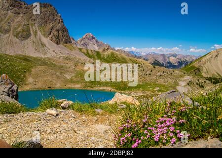 Il lago di sainte anne qeyras in hautes Alpes in Francia Foto Stock